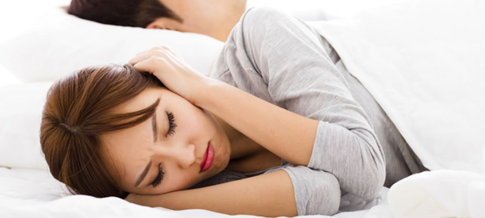就寝中に生じる歯ぎしりの原因と予防対策について